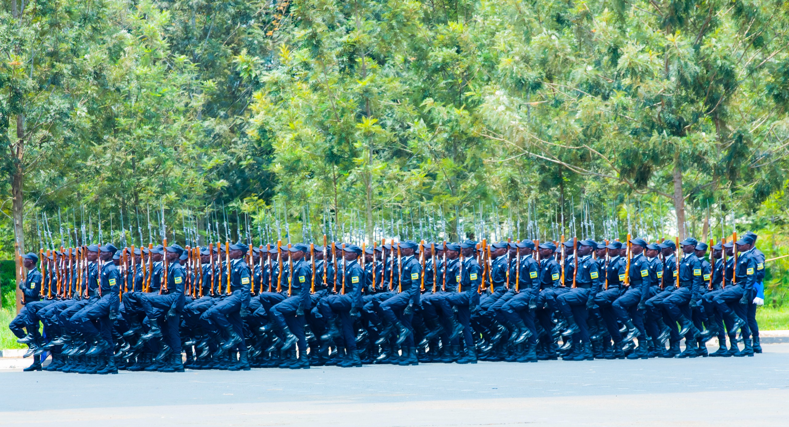 Kagame promotes 5,746 police officers